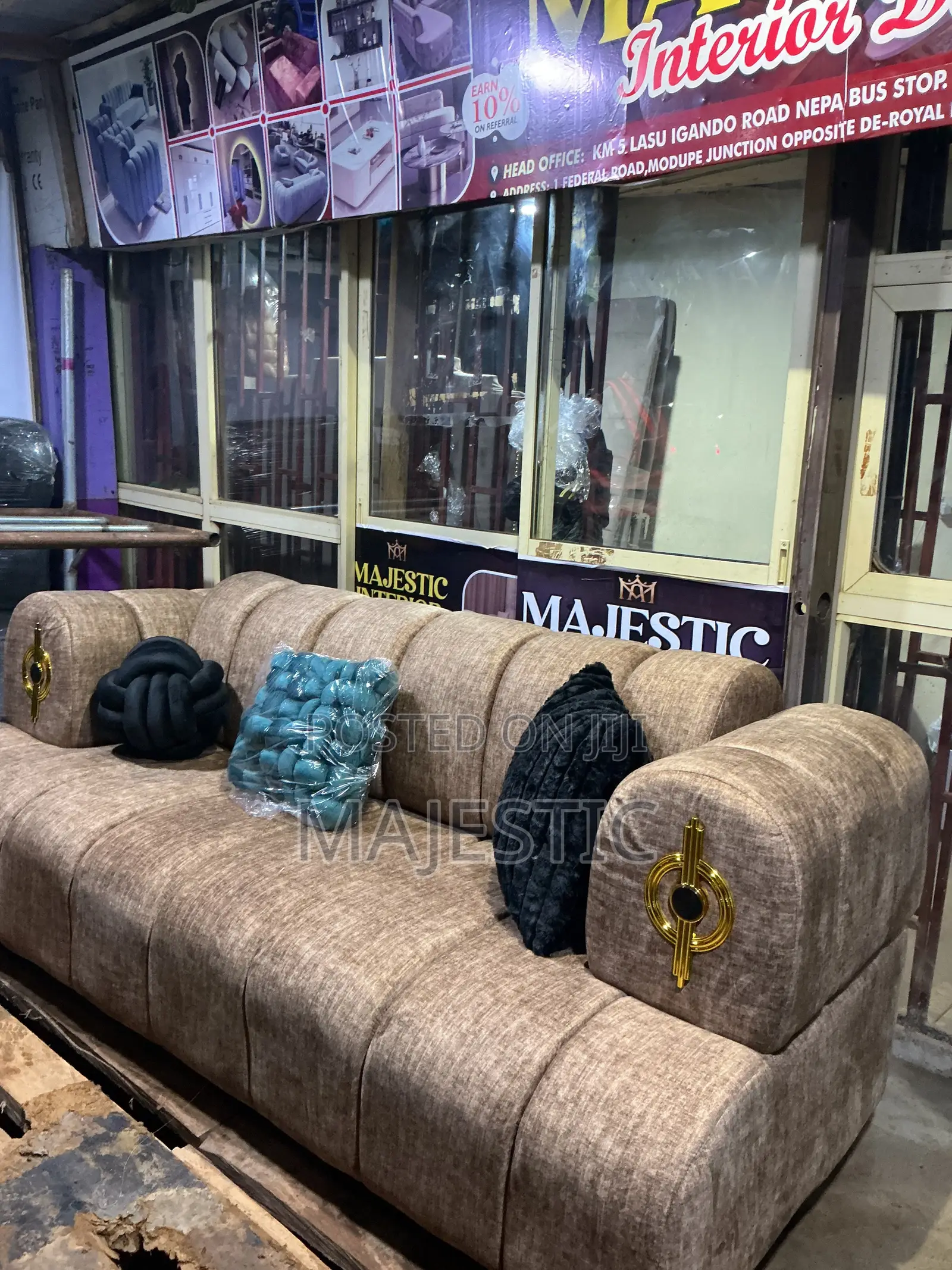 Modern Set of Sofa