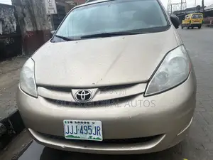 Toyota Sienna LE AWD 2005 Gold