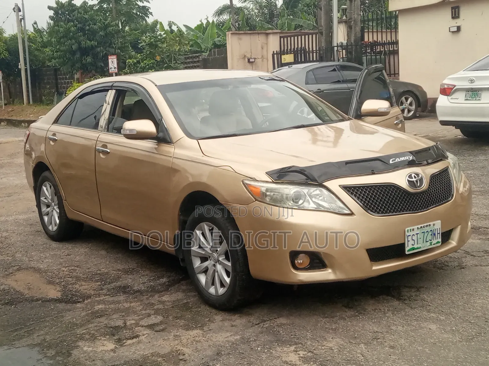 Toyota Camry 2010 Gold