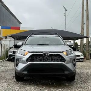 Toyota RAV4 XLE 2022 Silver