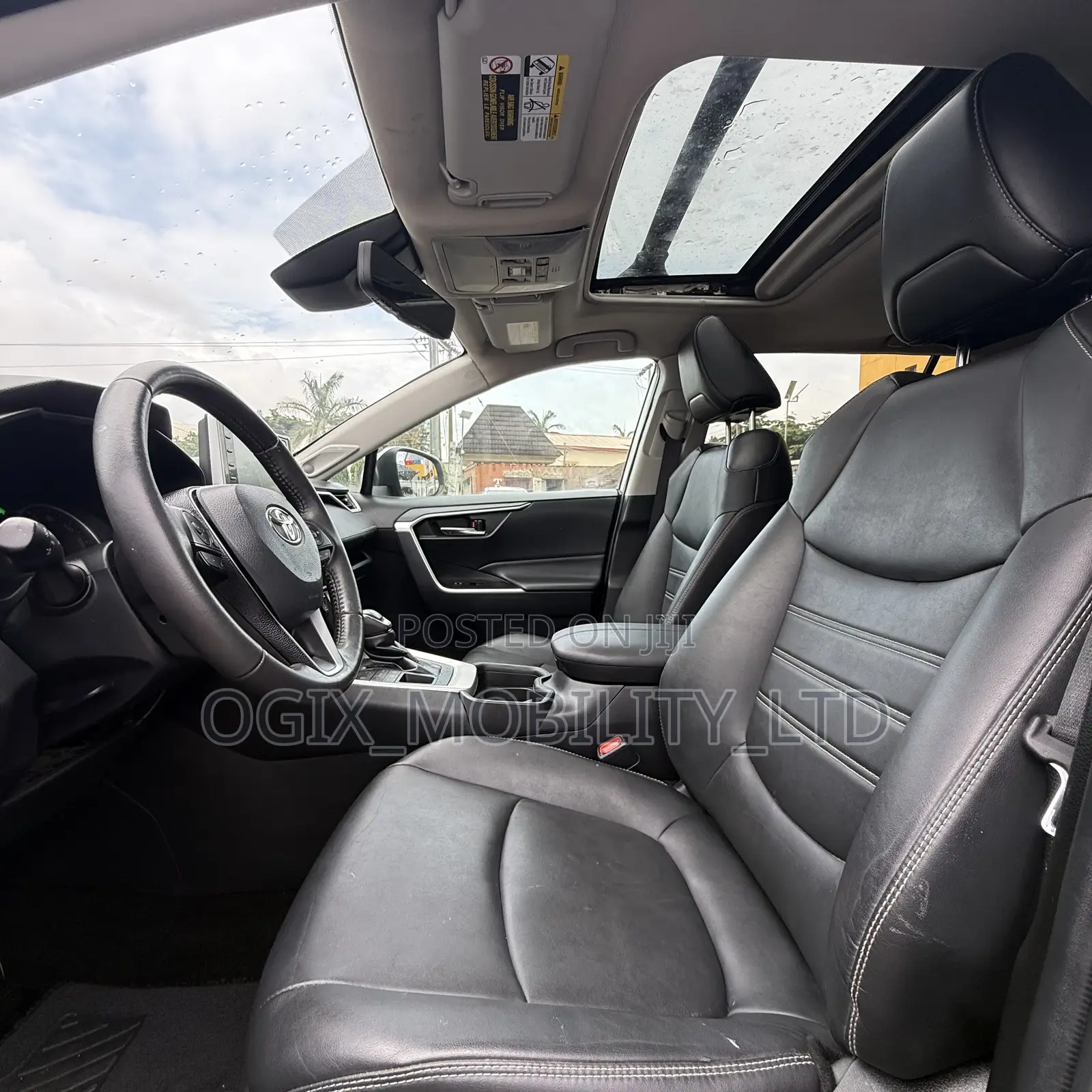Toyota RAV4 XLE 2022 Silver