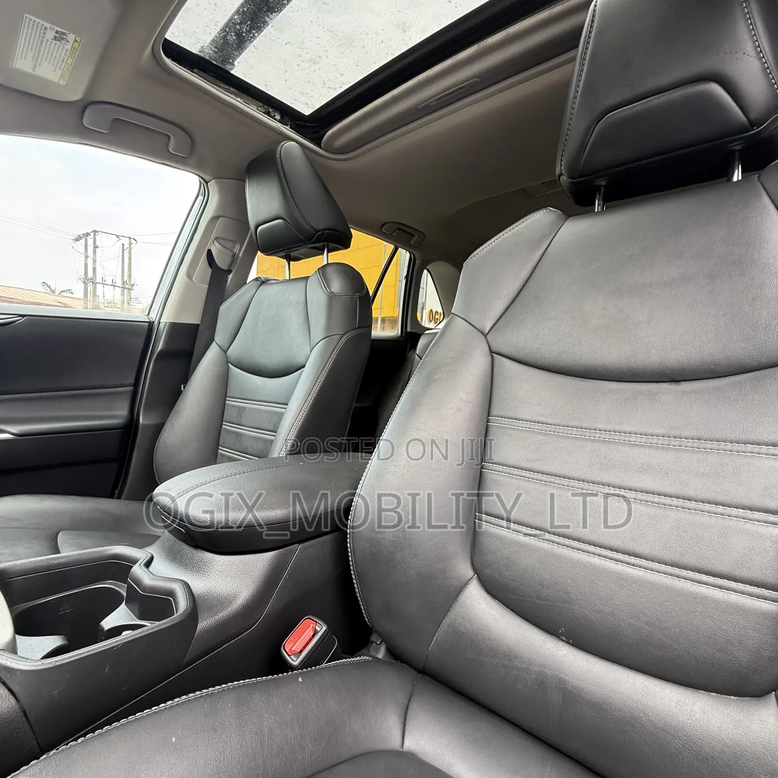 Toyota RAV4 XLE 2022 Silver