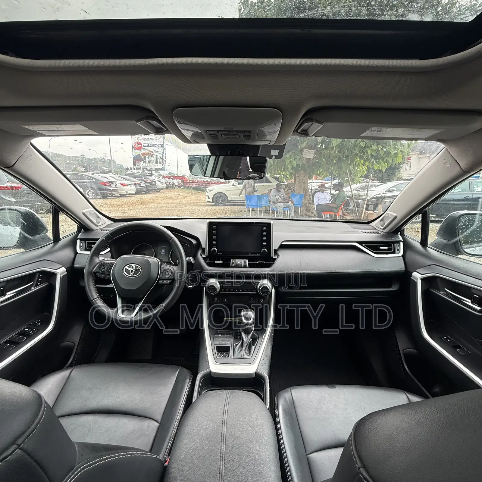 Toyota RAV4 XLE 2022 Silver