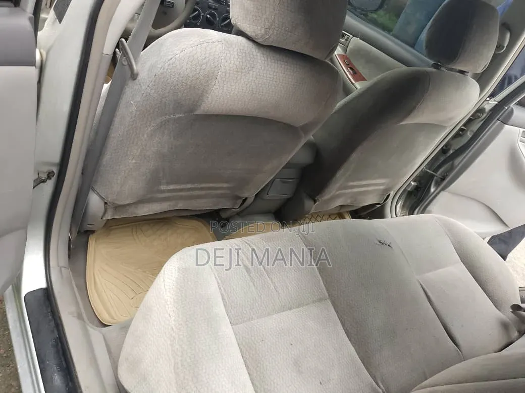 Toyota Corolla 2004 Silver