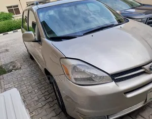 Toyota Sienna 2006 Gold
