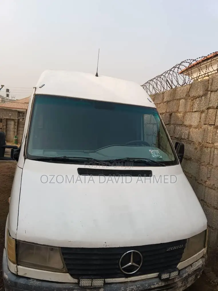 Mercedes-Benz Sprinter 2000 White