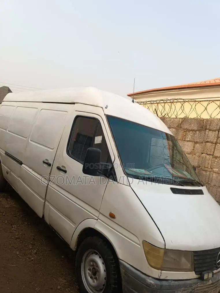 Mercedes-Benz Sprinter 2000 White