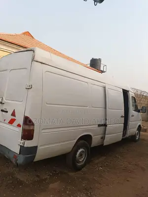Mercedes-Benz Sprinter 2000 White