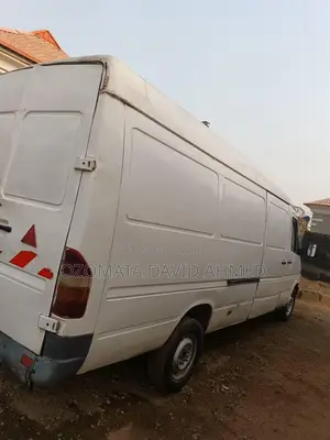 Mercedes-Benz Sprinter 2000 White