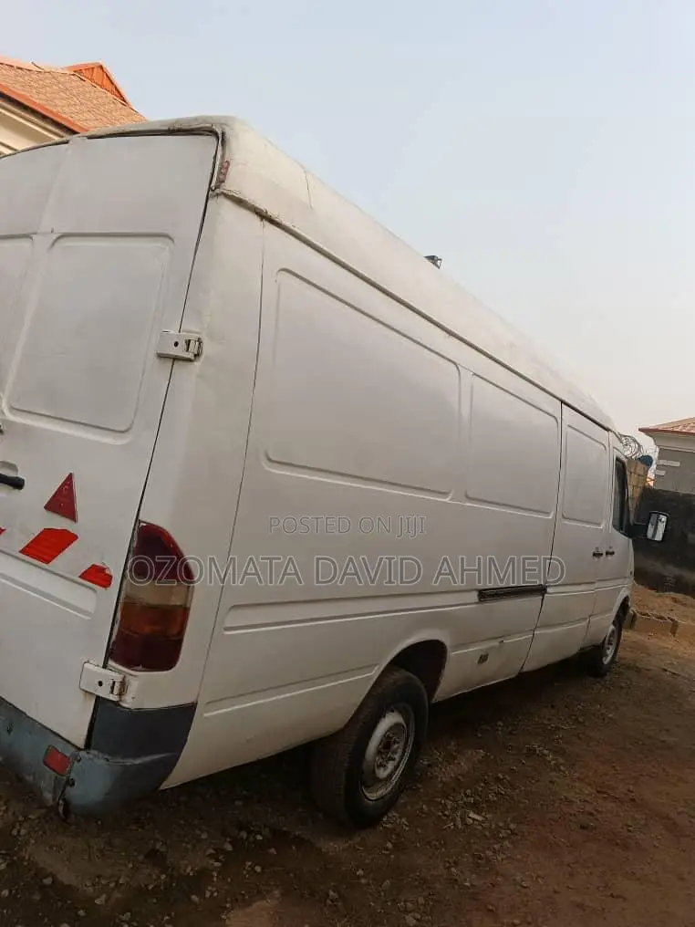 Mercedes-Benz Sprinter 2000 White