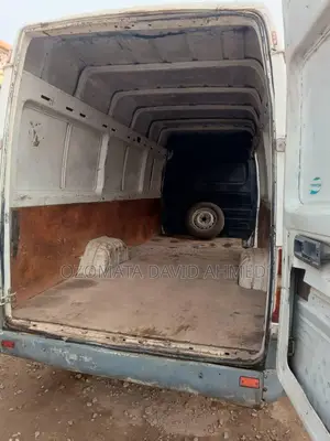 Mercedes-Benz Sprinter 2000 White