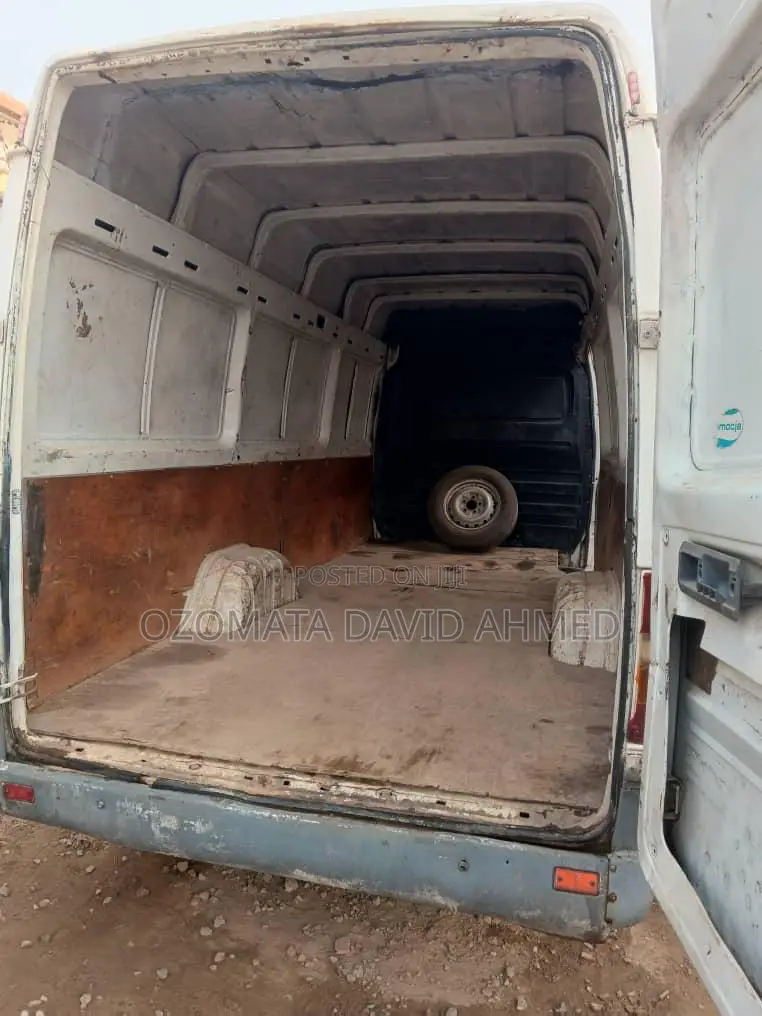 Mercedes-Benz Sprinter 2000 White