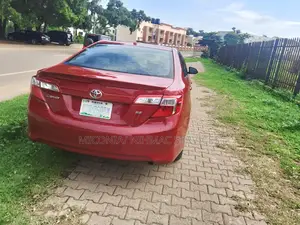 Toyota Camry SE 4dr Sedan (2.5L 4cyl 6A) 2012 Red