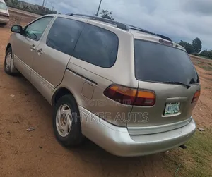 Toyota Sienna 2002 Gold