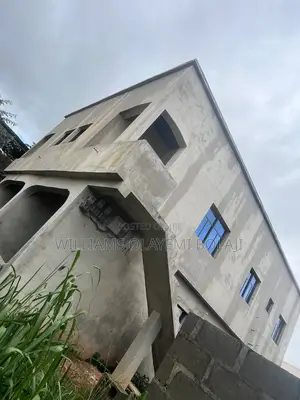 5bdrm Apartment in Ado-Odo/Ota for sale