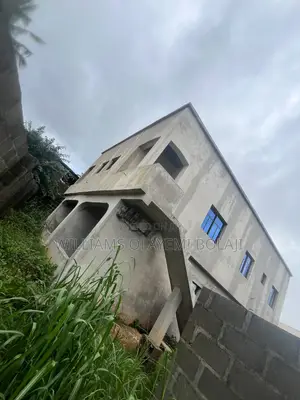 5bdrm Apartment in Ado-Odo/Ota for sale