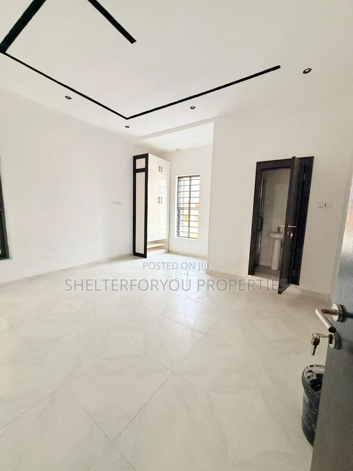 4bdrm Duplex in Mende for sale