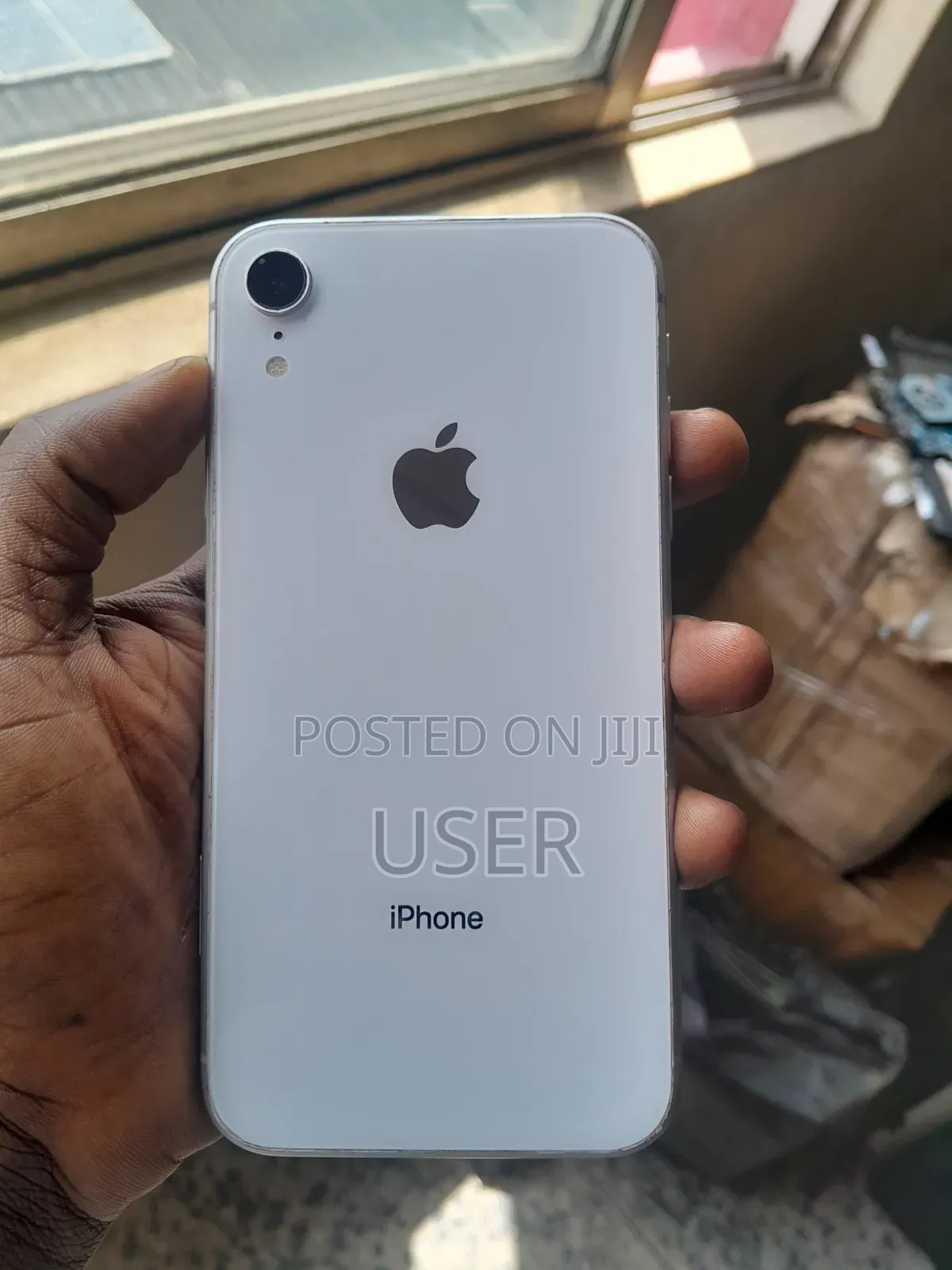 Apple iPhone XR 64 GB White