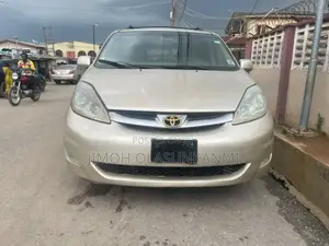 Toyota Sienna XLE AWD 2006 Gold