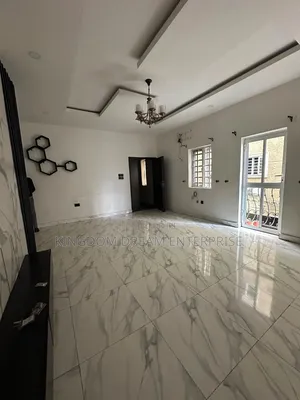 3bdrm Apartment in Yaba, Alagomeji for rent