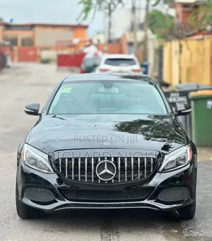 Mercedes-Benz C300 2016 Black