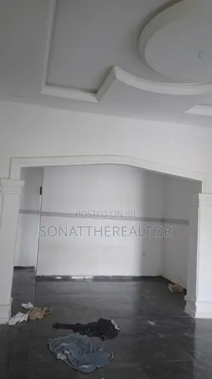 3bdrm Apartment in Peace Estate, Akala Express for rent