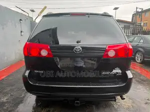 Toyota Sienna 2010 Black