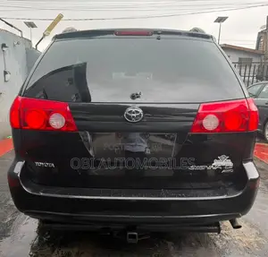 Toyota Sienna 2010 Black
