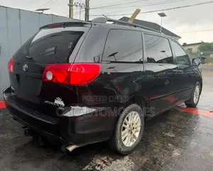 Toyota Sienna 2010 Black