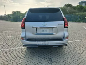 Lexus GX 2012 Silver