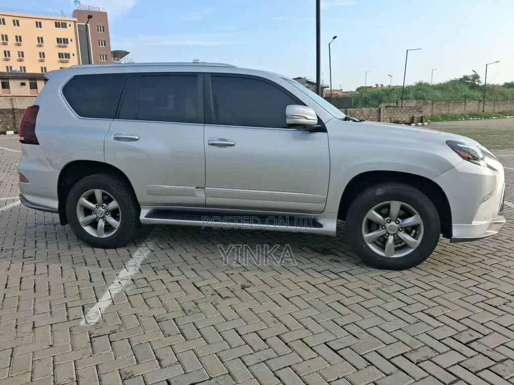 Lexus GX 2012 Silver