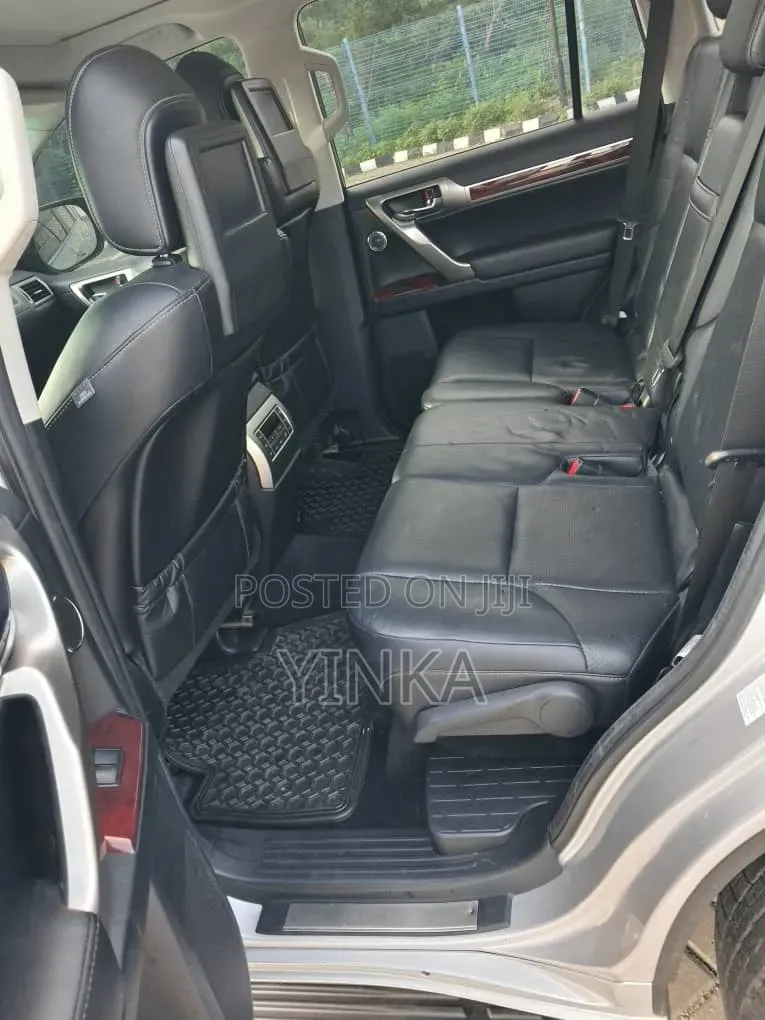Lexus GX 2012 Silver
