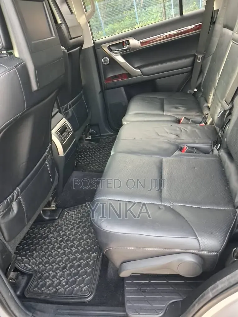 Lexus GX 2012 Silver