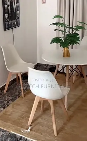 4-Seater Scandinavian Dining Set _Round White Table Tulip Shell Chairs