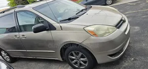 Toyota Sienna 2004 Gold