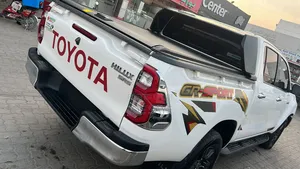 Toyota Hilux 2021 White