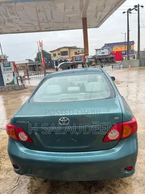 Toyota Corolla 2010 Green