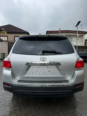 Toyota Highlander Limited 3.5l 4WD 2013 Silver