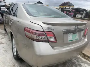 Toyota Camry LE 4dr Sedan (2.4L 4cyl 5A) 2009 Gold