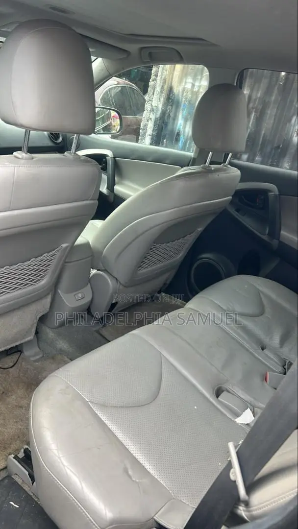 Toyota RAV4 2011 Black