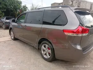 Toyota Sienna 2011 Gray