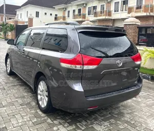 Toyota Sienna 2011 Gray