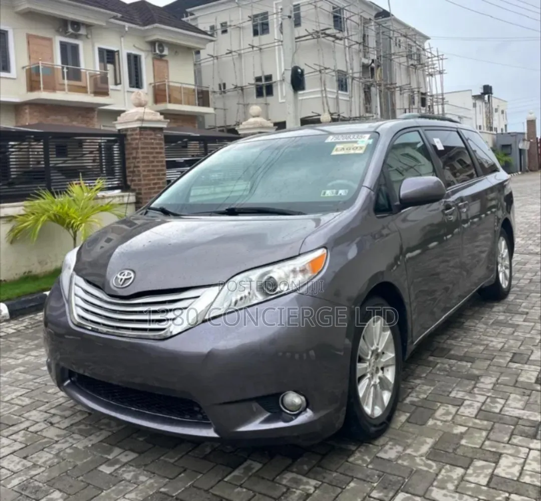 Toyota Sienna 2011 Gray