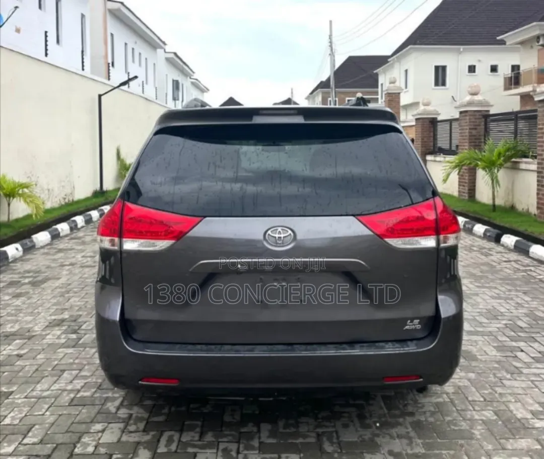 Toyota Sienna 2011 Gray