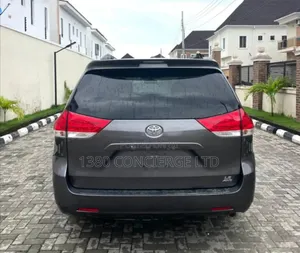 Toyota Sienna 2011 Gray