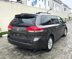 Toyota Sienna 2011 Gray