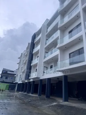 3bdrm Block of Flats in Gra Ikeja. for rent