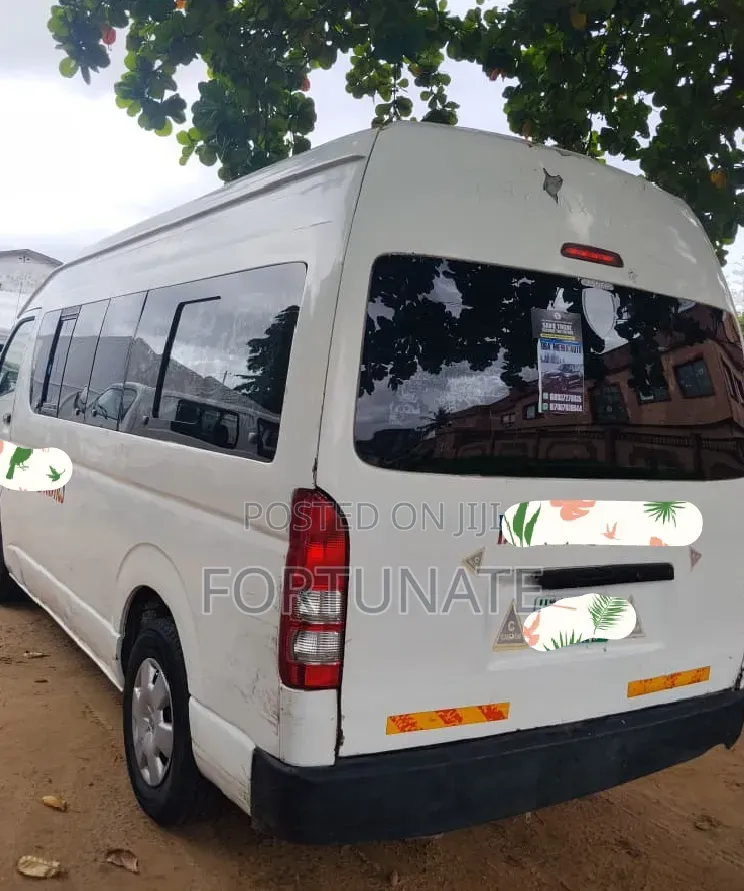 Toyota HiAce 2004 White
