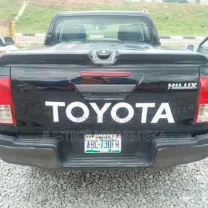 Toyota Hilux 2021 Black