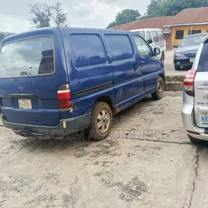 Toyota HiAce 2002 Blue